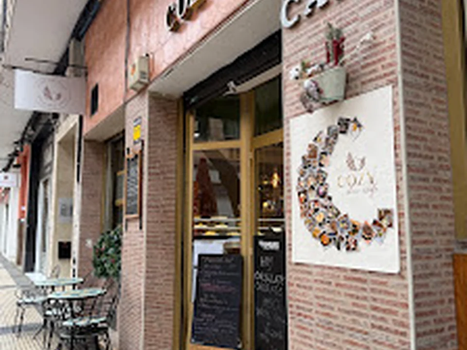Cozy chic café