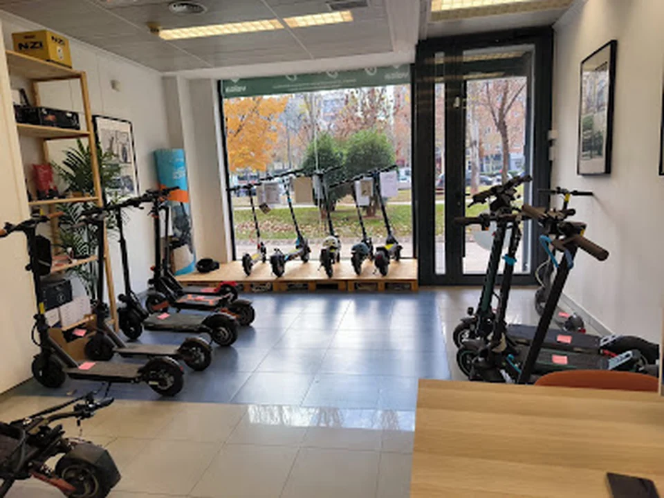 Foto de E-Zero | Taller de reparacion de patinetes eléctricos y tienda oficial Smartgyro, Ice, Zwheel y Joyor