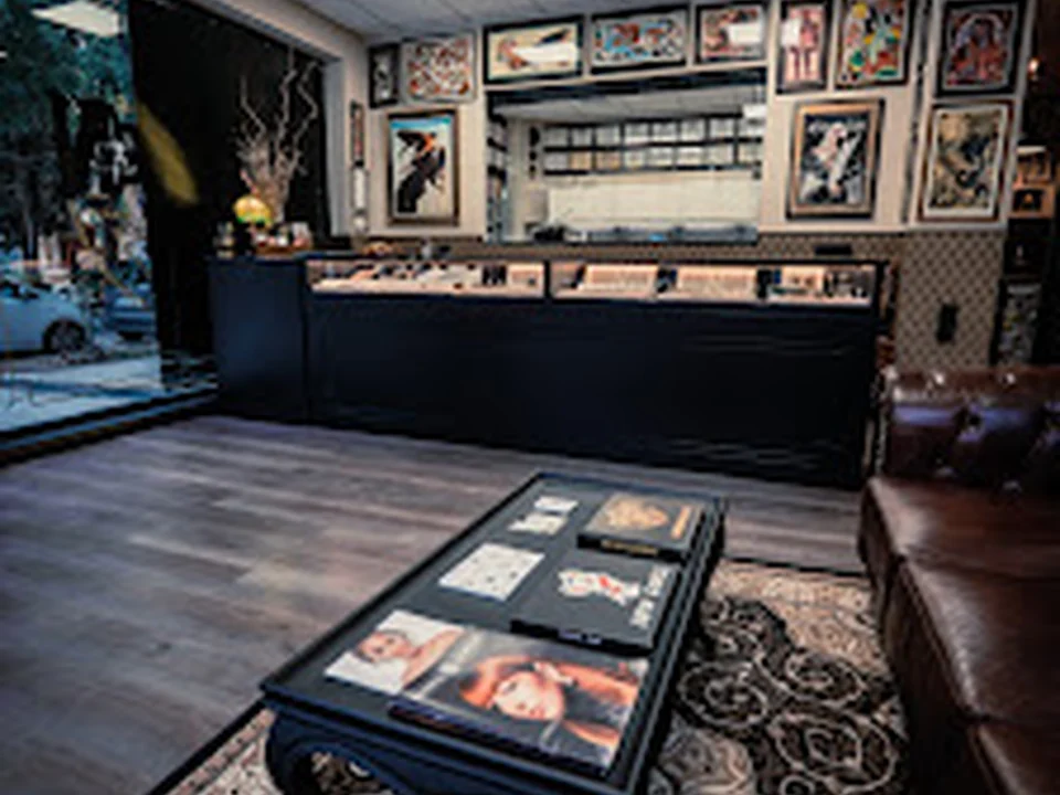 Golden Eye Piercing & Tattoo Zaragoza