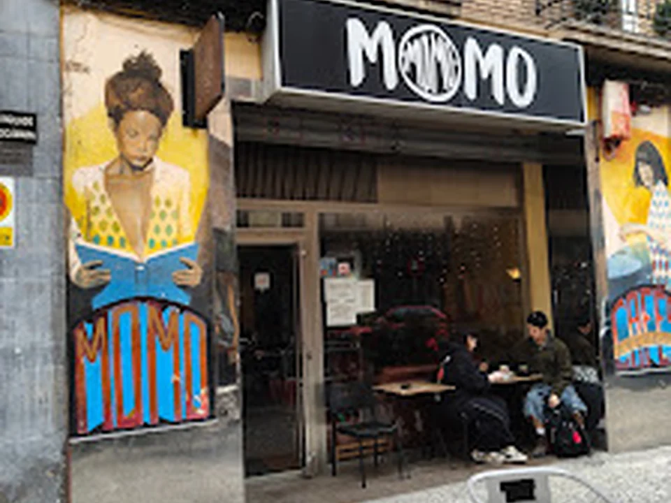MoMo Café